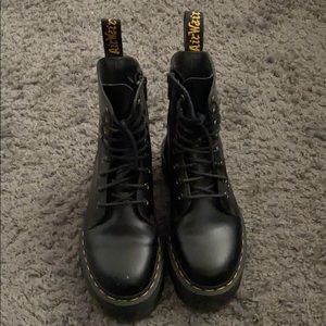 Jadon 8-Eye Boot Dr. Martens platforms